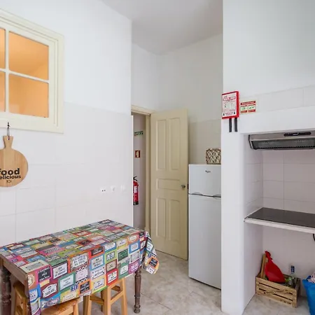 Lejlighed Flat With One Bedroom In Moscavide -