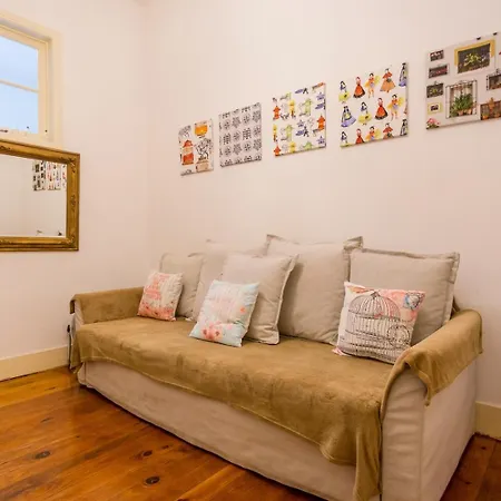 Flat With One Bedroom In Moscavide - Lägenhet