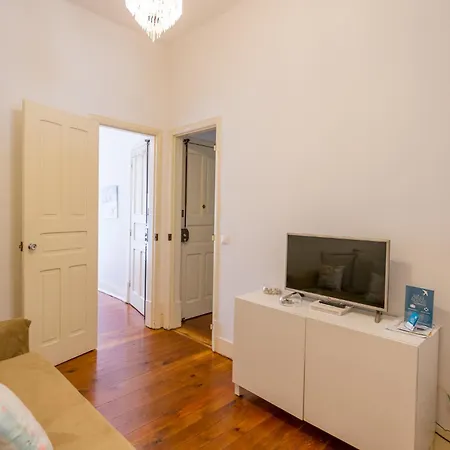 Flat With One Bedroom In Moscavide - Апартаменты Лиссабон